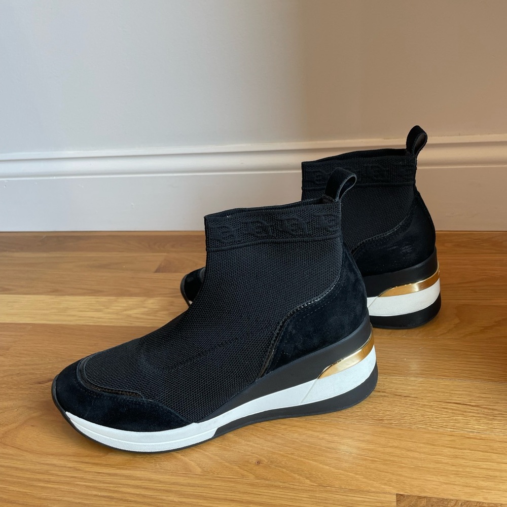 DUNE LONDON Sneaker Booties Black with Gold Accents 38. 7.5